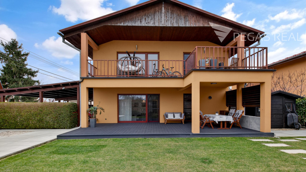 4-izbový byt so záhradou a veľkou terasou v rodinnom dome v Ivanke pri Dunaji - VIDEO