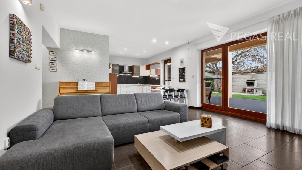 4-izbový byt so záhradou a veľkou terasou v rodinnom dome v Ivanke pri Dunaji - VIDEO