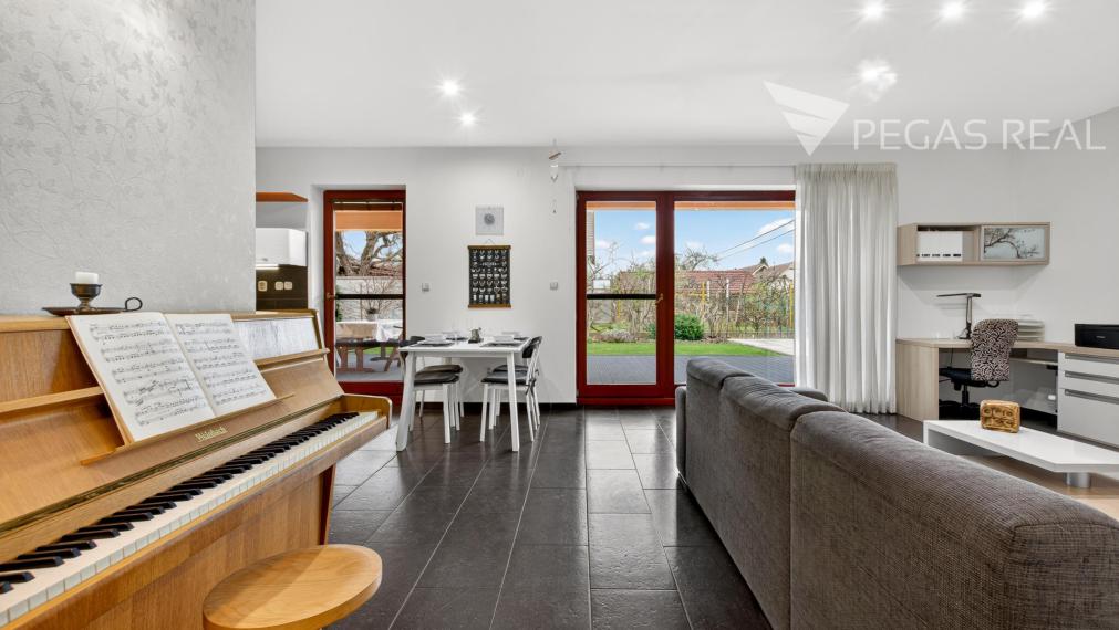 4-izbový byt so záhradou a veľkou terasou v rodinnom dome v Ivanke pri Dunaji - VIDEO