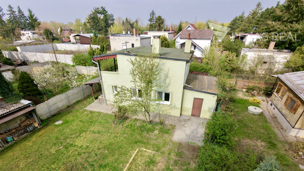 Celoročne obyvateľná chata pri jazere- Sekule