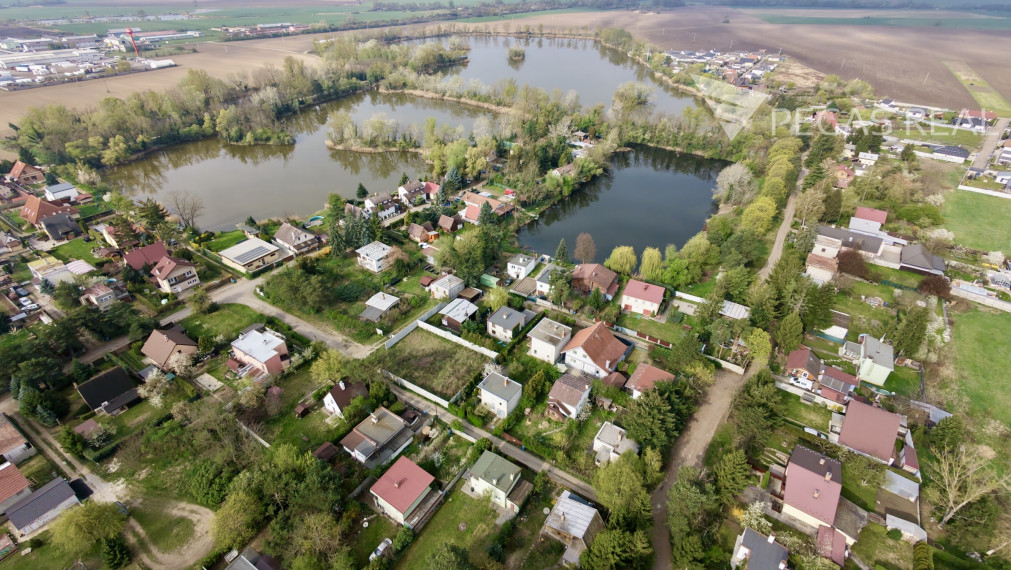 Celoročne obyvateľná chata pri jazere- Sekule