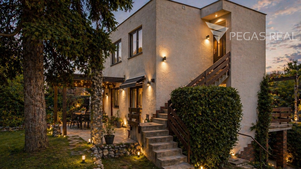 KOLIBA – HLAVNÁ ULICA | Rodinný dom s 2 bytmi, na pozemku 553 m² s krásnymi výhľadmi na BA | investícia / prestavba / nový projekt