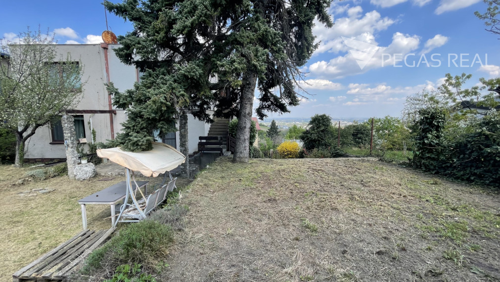 KOLIBA – HLAVNÁ ULICA | Rodinný dom s 2 bytmi, na pozemku 553 m² s krásnymi výhľadmi na BA | investícia / prestavba / nový projekt