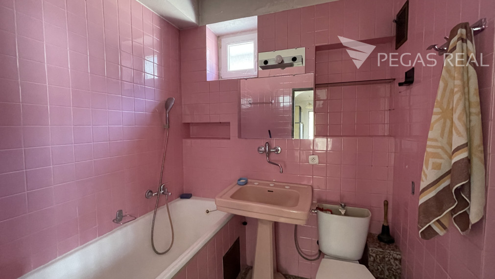 KOLIBA – HLAVNÁ ULICA | Rodinný dom s 2 bytmi, na pozemku 553 m² s krásnymi výhľadmi na BA | investícia / prestavba / nový projekt