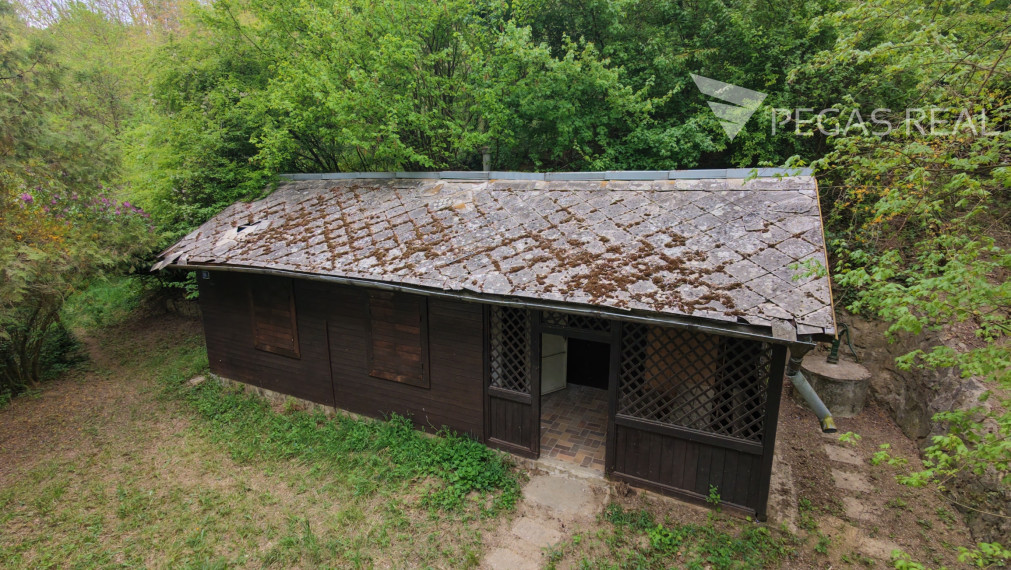 Chata na samote. Pozemok 5402m2, Ratnovce, pri Piešťanoch.
