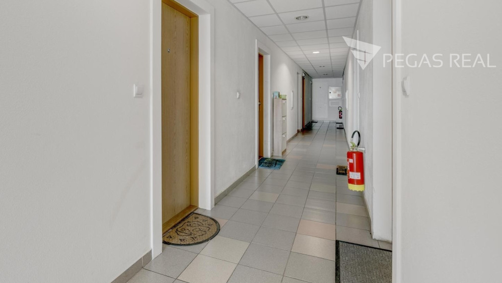 Priestranný klimatizovaný 2i byt s dvoma lodžiami a TOP výhľadom na Kamzík