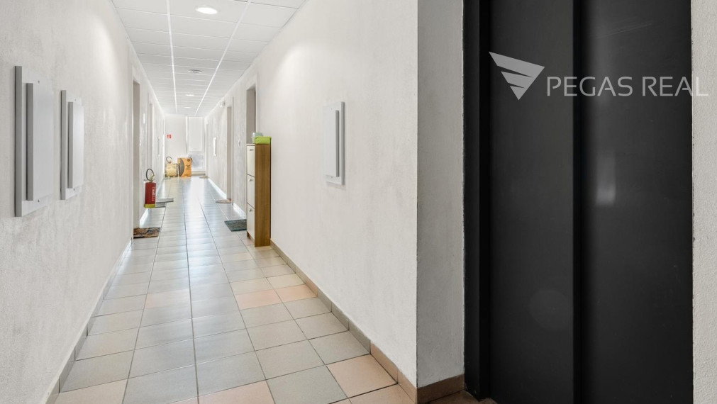 Priestranný klimatizovaný 2i byt s dvoma lodžiami a TOP výhľadom na Kamzík