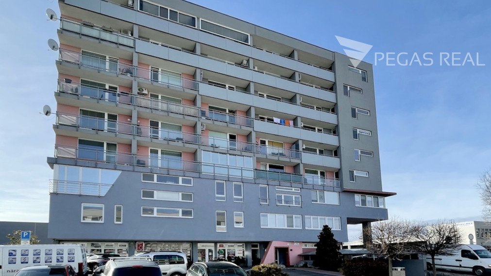 Priestranný klimatizovaný 2i byt s dvoma lodžiami a TOP výhľadom na Kamzík