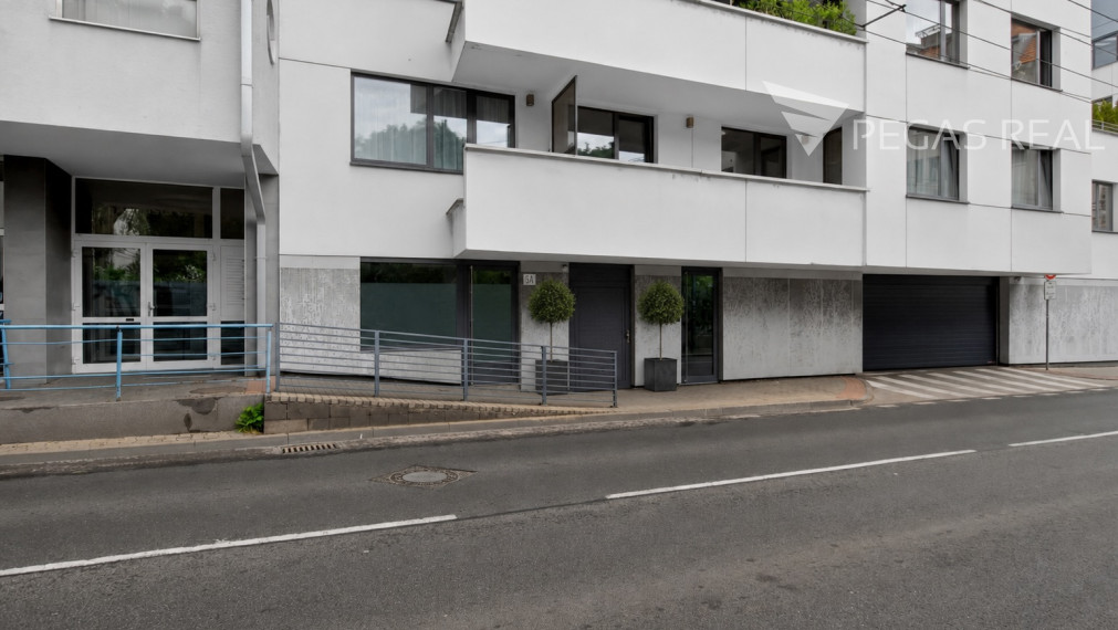 Reprezentatívny obchodný priestor s výkladom priamo do ulice | Centrum Bratislavy