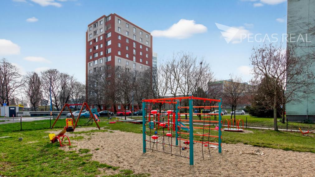 3-IZBOVÝ BYT PO KOMPLETNEJ REKONŠTRUKCII V RUŽINOVE - VIDEO