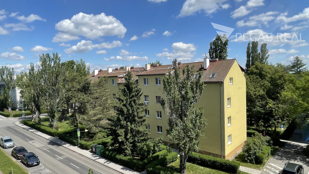 NA PRENÁJOM | Útulný a svetlý 2-izbový byt s 2 balkónmi v pokojnej zelenej lokalite – Krasňany