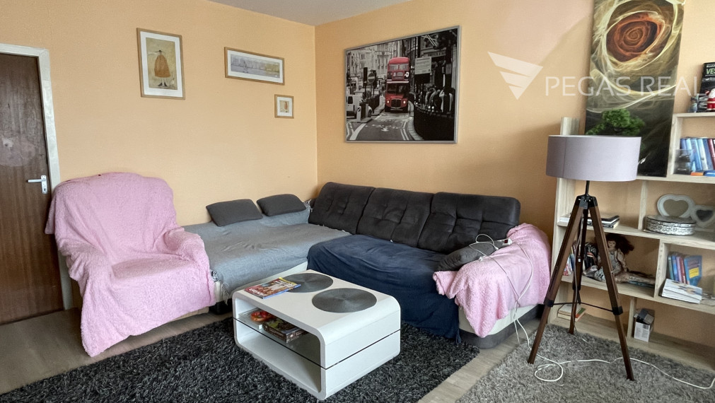 3-izbový byt s veľkou loggiou a pivnicou vo vyhľadávanej lokalite BA – Lamač