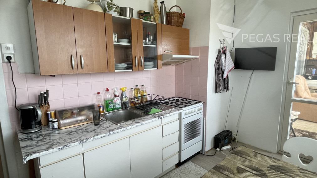 3-izbový byt s veľkou loggiou a pivnicou vo vyhľadávanej lokalite BA – Lamač