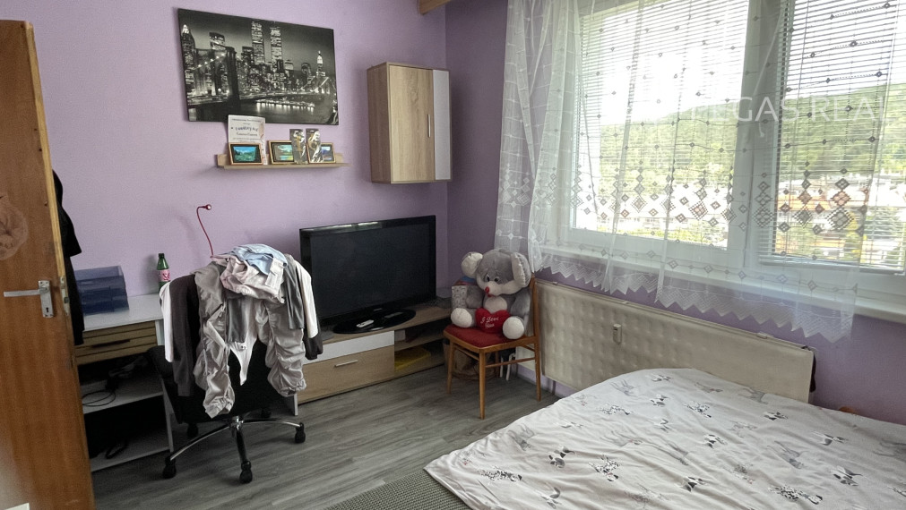 3-izbový byt s veľkou loggiou a pivnicou vo vyhľadávanej lokalite BA – Lamač