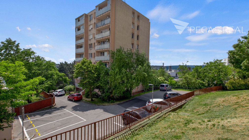 3-izbový byt s veľkou lodžiou v tichej slepej ulici – Višňová ulica, Kramáre