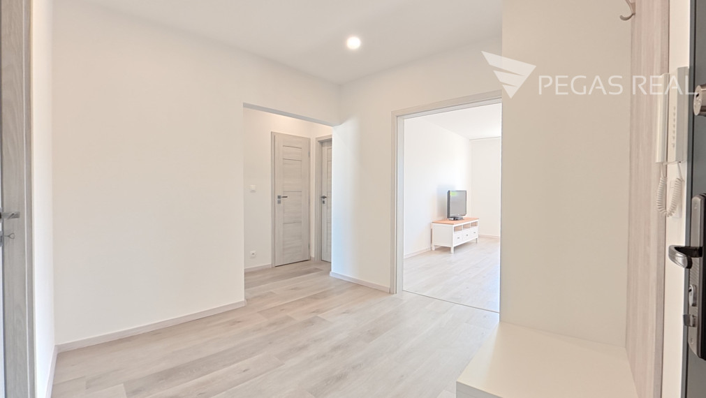 Luxusne zrekonštruovaný 3-izbový byt s loggiou v obľúbenej Petržalke na Ševčenkovej