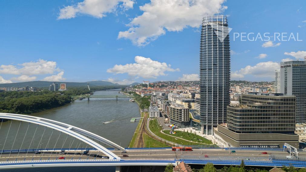SUPER CENA 3-IZBOVÝ BYT V EUROVEA TOWER S PANORAMATICKÝM VÝHĽADOM NA DUNAJ + 2x PARKING