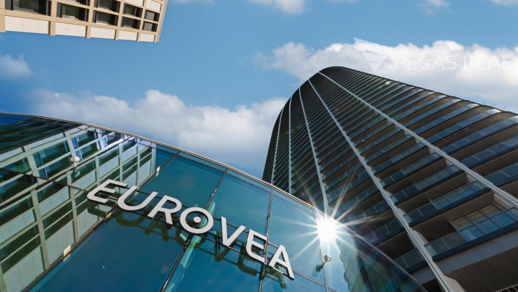 SUPER CENA 3-IZBOVÝ BYT V EUROVEA TOWER S PANORAMATICKÝM VÝHĽADOM NA DUNAJ + 2x PARKING