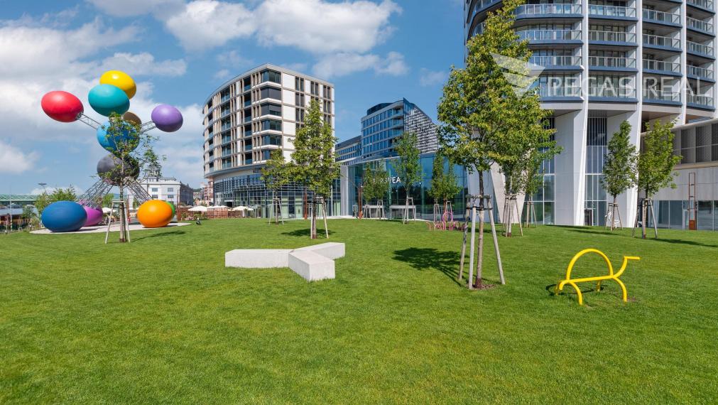 SUPER CENA 3-IZBOVÝ BYT V EUROVEA TOWER S PANORAMATICKÝM VÝHĽADOM NA DUNAJ + 2x PARKING