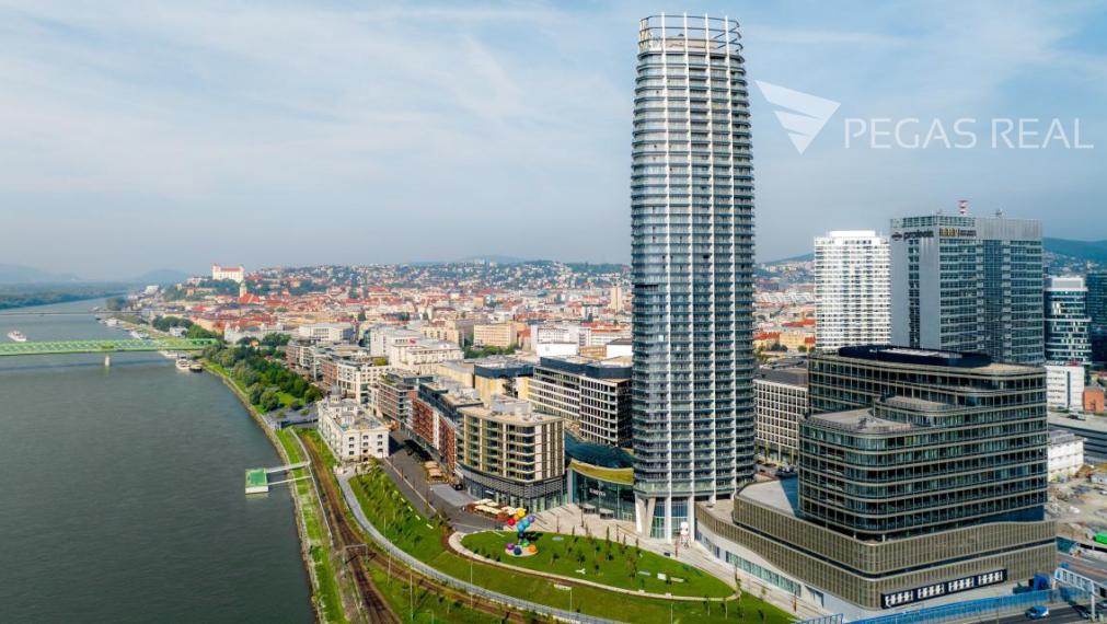 SUPER CENA 3-IZBOVÝ BYT V EUROVEA TOWER S PANORAMATICKÝM VÝHĽADOM NA DUNAJ + 2x PARKING