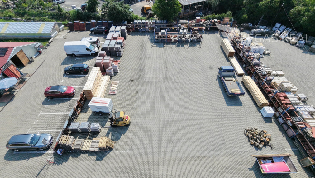 Spevnená plocha 1 050 m² pre nákladné autá, kontajnery a skladovanie – Záhorská Bystrica, D2