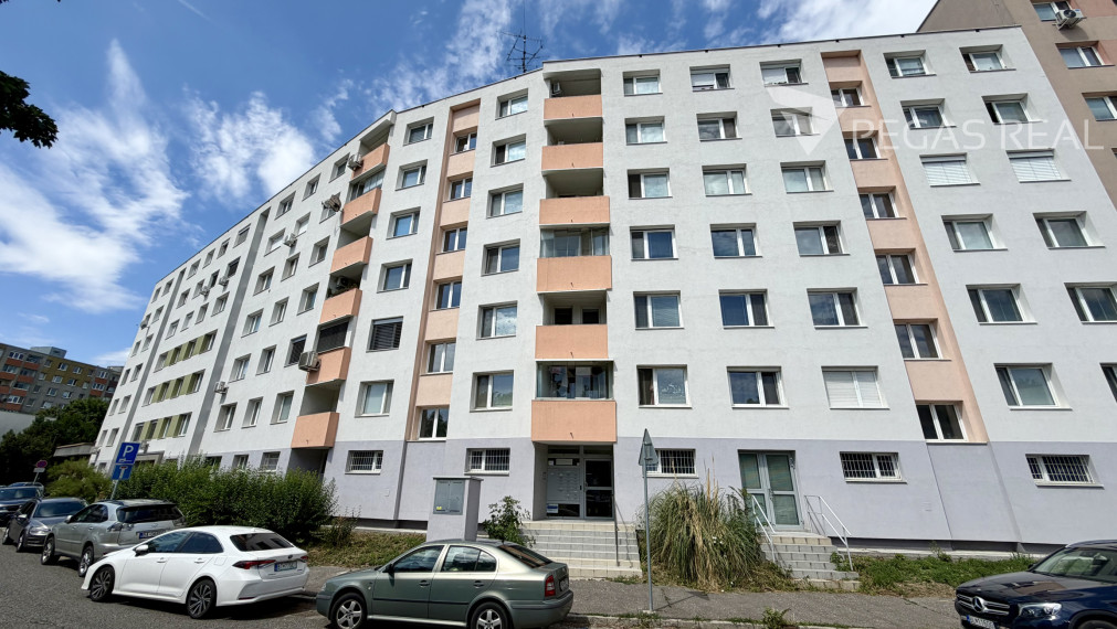 3-izbový zaridený byt na Bzovickej ulici. Bratislava Petržalka