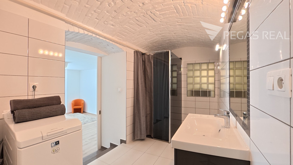 INVESTIČNÝ 2-IZBOVÝ BYT 63 m² V CENTRE BRATISLAVY – PALISÁDY