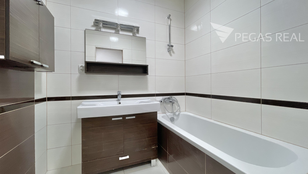 2-izbový byt s balkónom a 2× klimatizáciou v obľúbenej lokalite Ružinova