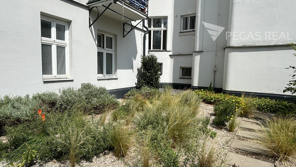 Priestranný 2-izbový byt s výmerou 70 m² v centre Bratislavy – Palisády