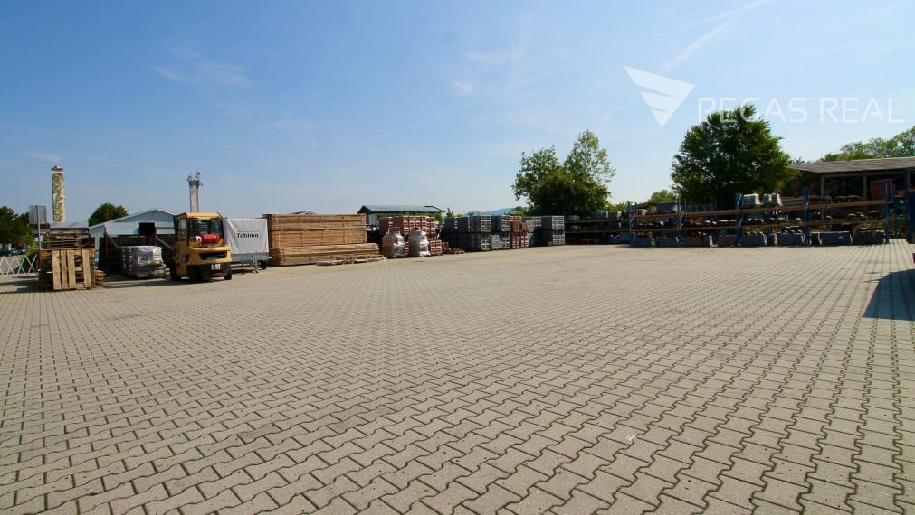 Spevnená plocha 1 050 m² pre nákladné autá, kontajnery a skladovanie – Záhorská Bystrica, D2
