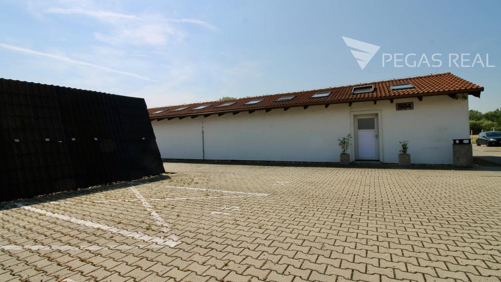 Atraktívne kancelárske priestory 100 m² s veľkým parkovaním – Záhorská Bystrica