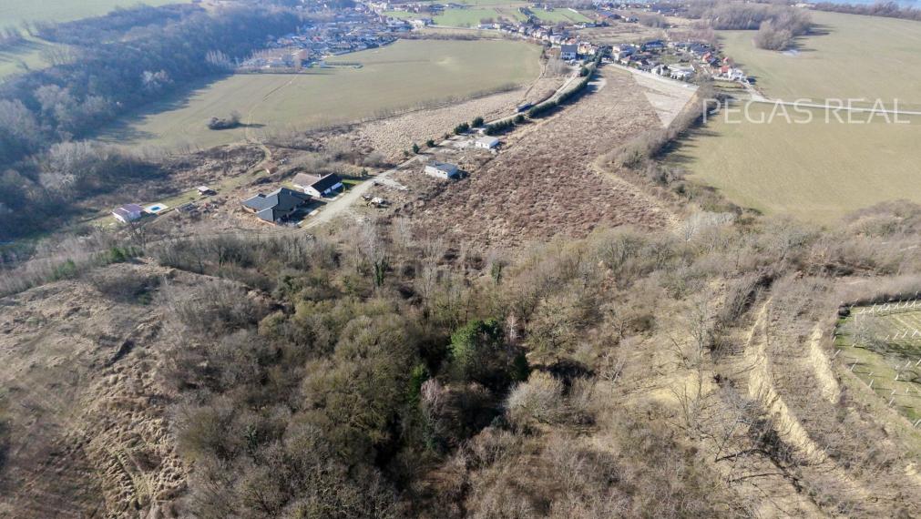 Pozemok na samote. Ratnovce, Banka pri Piešťanoch, 5402m2