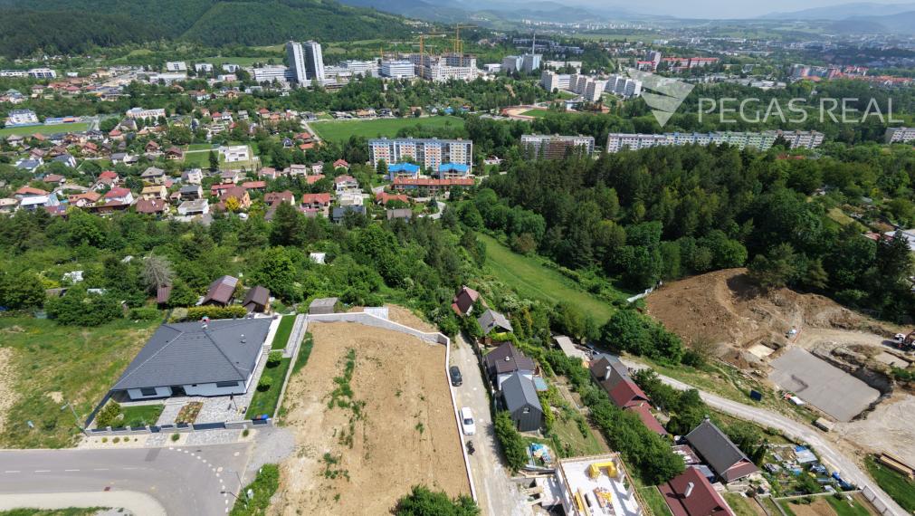 Exkluzívny pozemok so stavebným povolením a  panoramatickým výhľadom