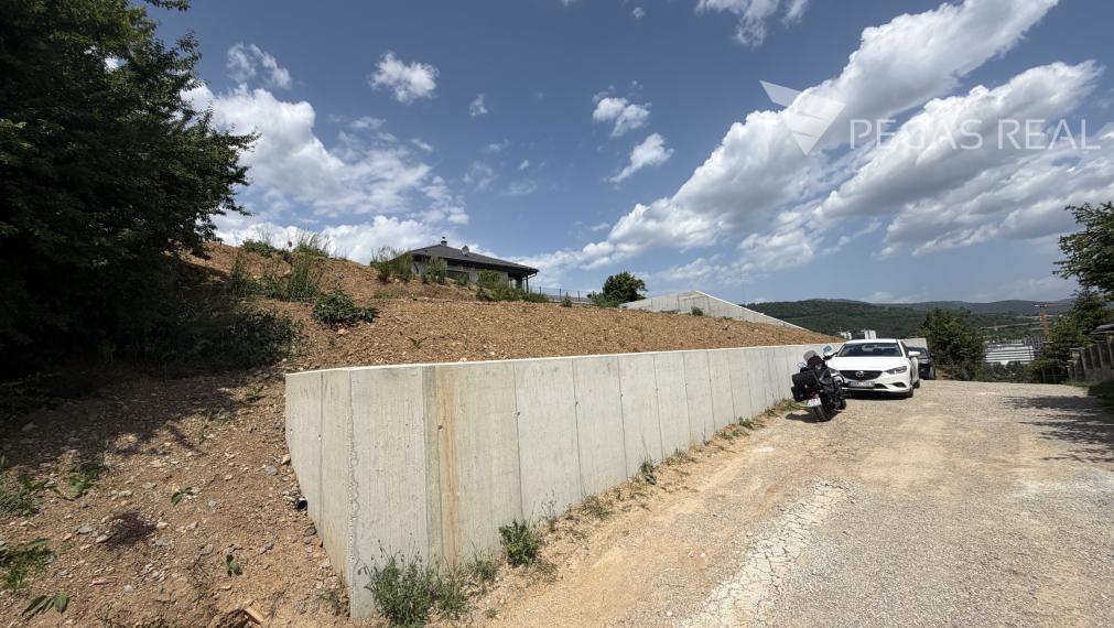 Exkluzívny pozemok so stavebným povolením a  panoramatickým výhľadom