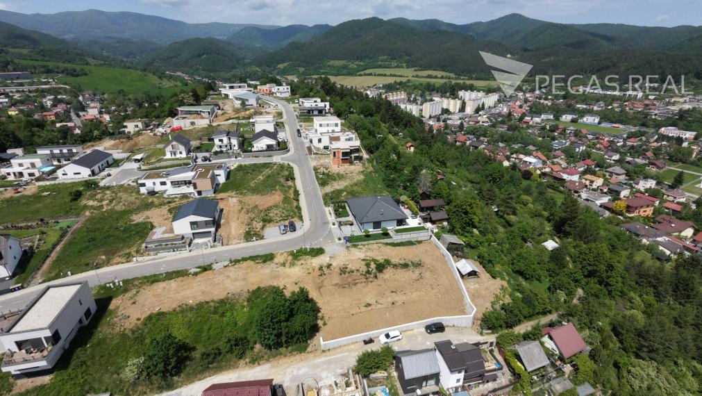 Exkluzívny pozemok so stavebným povolením a  panoramatickým výhľadom