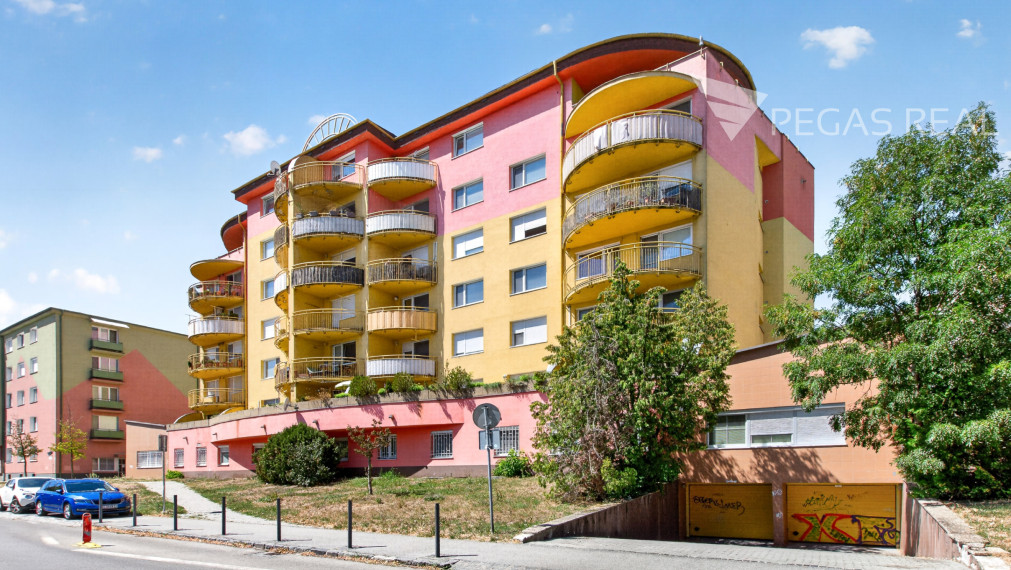 Krásny 3 izbový byt s terasou a garážou na Hagarovej ulici