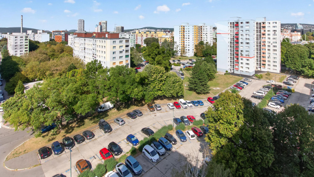 REZERVOVANÉ: Krásny 3 izbový byt na Ševčenkovej ul. po kompletnej rekonštrukcii