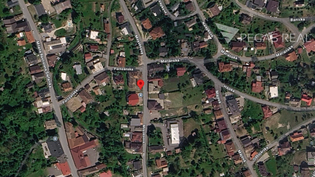 RODINNÝ DOM S VÝHĽADOM A PRÁVOPLATNÝM STAVEBNÝM POVOLENÍM NA 6 BYTOV – NOVÁ BAŇA