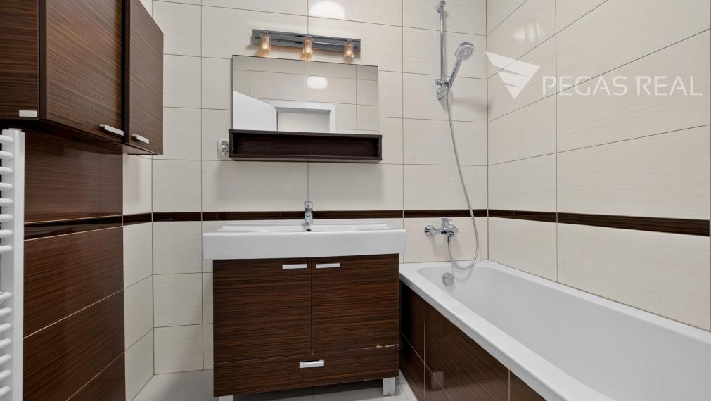 SUPER CENA - 2-izbový byt s balkónom a 2× klimatizáciou v obľúbenej lokalite Ružinova