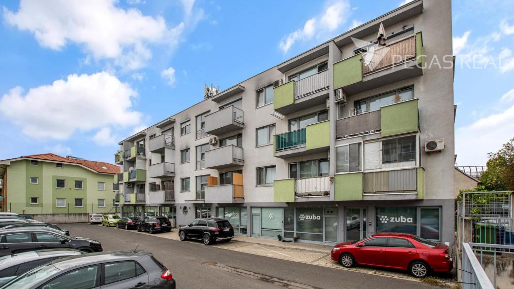 SUPER CENA - 2-izbový byt s balkónom a 2× klimatizáciou v obľúbenej lokalite Ružinova