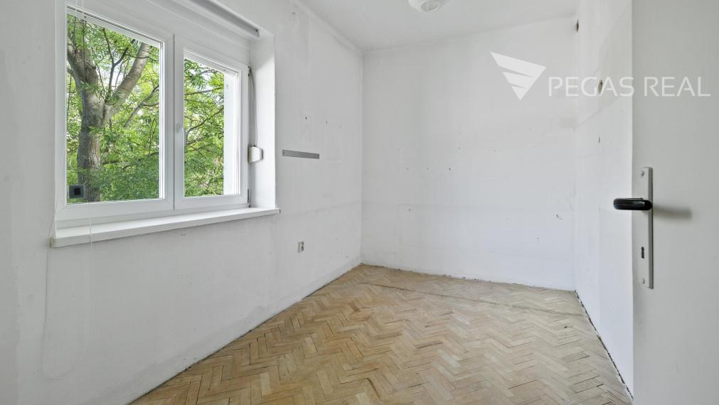 3-izbový byt s balkónom, pivnicou a samostatnou garážou v prestížnej lokalite Starého Mesta – VIDEO