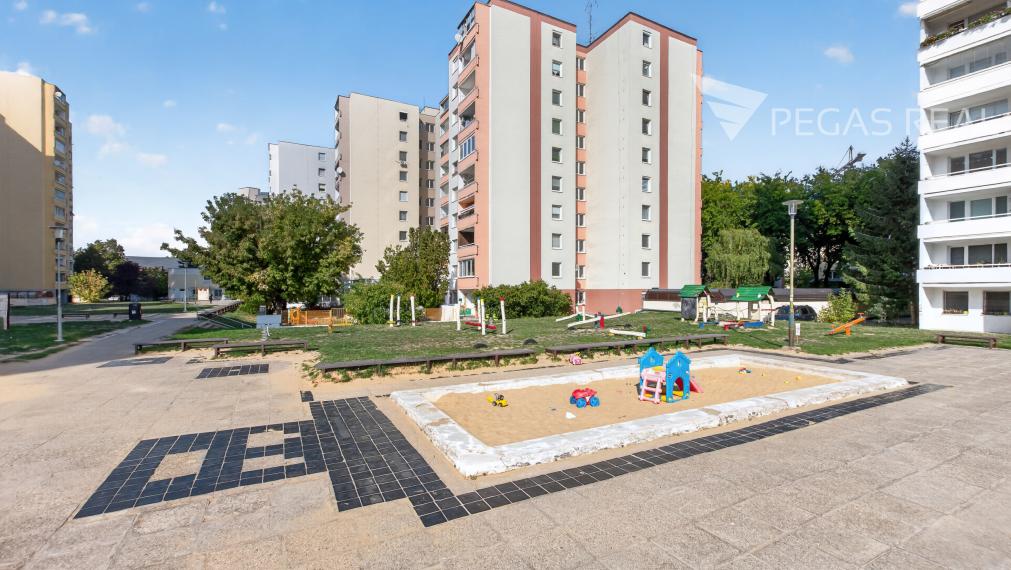 VEĽKÝ 3-IZBOVÝ BYT 86,45 m² S LOGGIOU | BAJZOVA ULICA | BRATISLAVA – NIVY