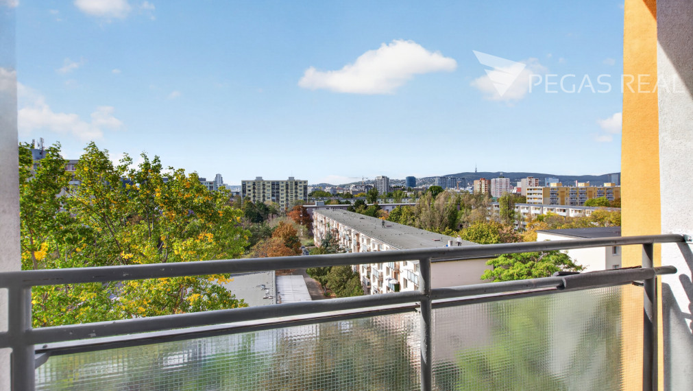 3-IZBOVÝ BYT S LOGGIOU NA ŠTRKOVCI | SOLIVARSKÁ ULICA | 61,5 m²