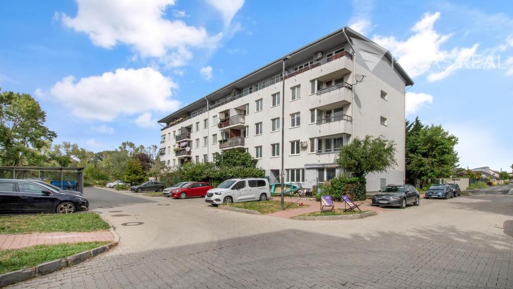 Bývanie v kľudnej lokalite: Svetlý 2-izbový byt s balkónom na Píniovej ulici