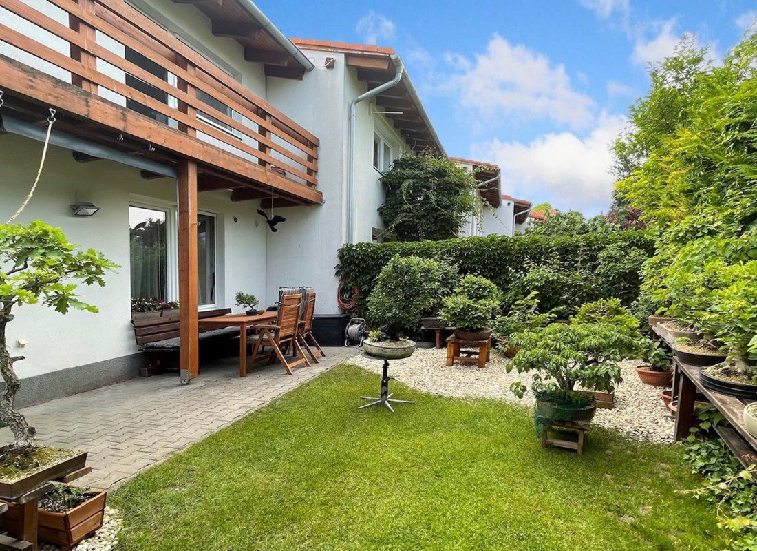 **PREDANÝ** Výnimočný 3i byt s balkónom, krytou terasou, záhradkou a garážou, Dunajská Lužná