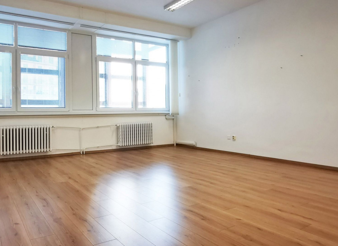 Na prenájom kancelária 38,9 m2 Wolkrova, Bratislava V – Petržalka, VIDEOOBHLIADKA