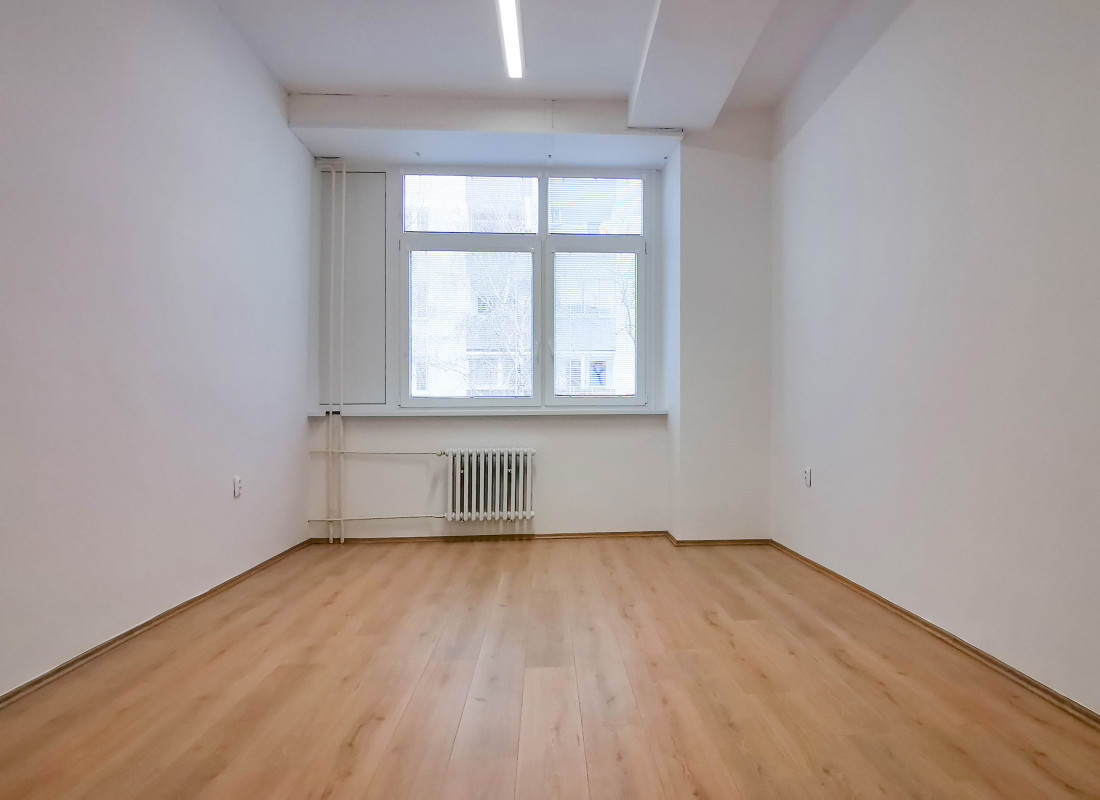 Na prenájom kancelária 22,8 m2 Wolkrova, Bratislava V – Petržalka