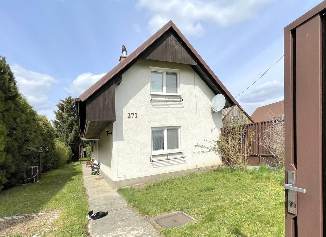 REZERVOVANÉ! Rodinný dom s veľkým pozemkom 2148m2 v obci Gajary