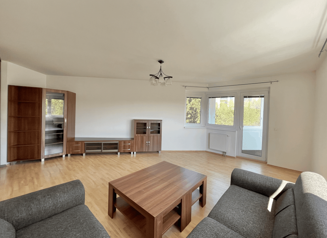 Priestranný 4 izbový byt na Opavskej ulici s parkovacím státim v garáži