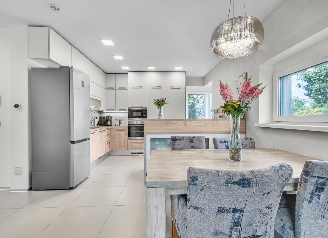 REZERVOVANE  Moderný 4 izbový rodinný dom so zimnou záhradou, saunou , dvojgarážou v lukratívnej lokalite Chorvátsky Grob, časť Čierna voda